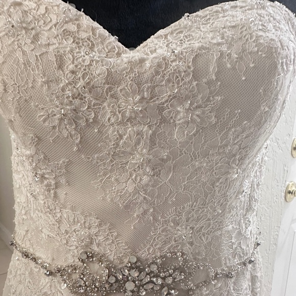 Blue By Enzoani Mermaid Style Ivory Wedding Dress -  Size 8- Retails $4000 - Picture 2 of 8